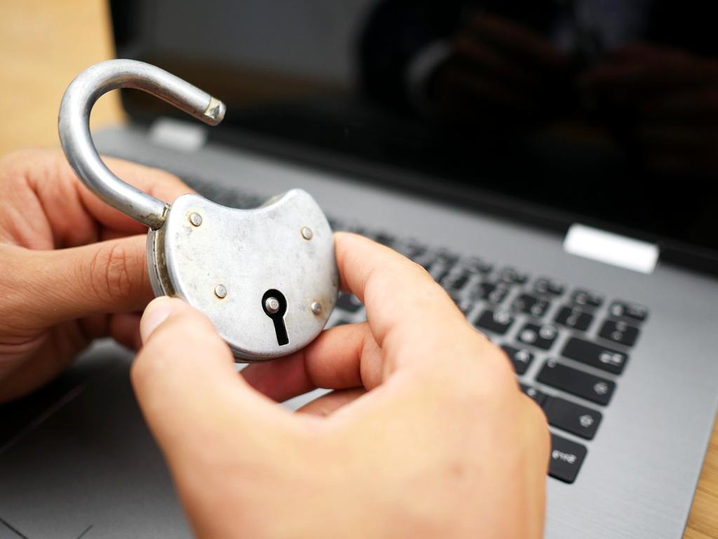 Illustration of secure online communication with encryption